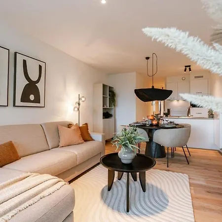 Huswell - Seaside With Shared Pool Apartment *