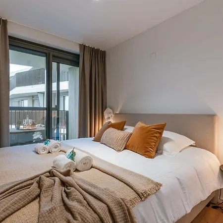 Huswell - Seaside With Shared Pool Apartment